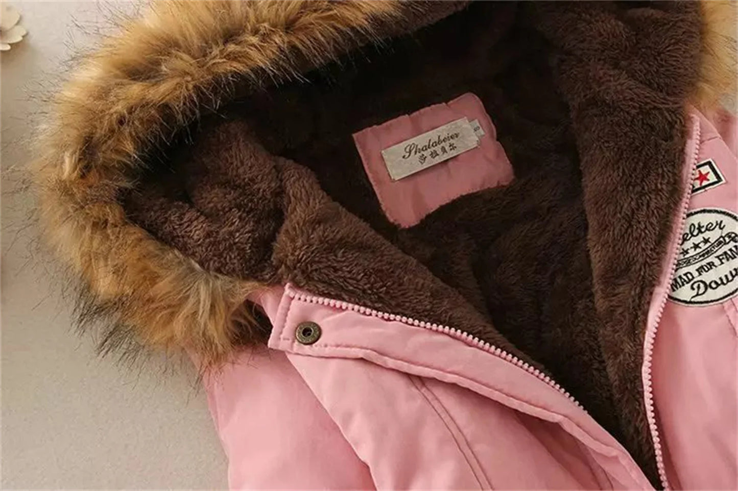 Women’s Hooded Jacket: Cozy Style for Autumn and Winter